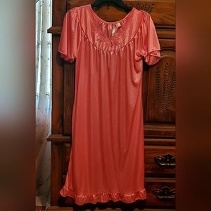 Body Touch silky polyester short sleeve gown. Size M. Coral color. $Firm.